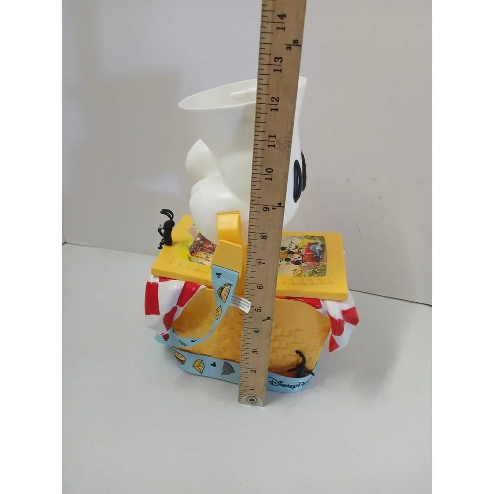 DISNEY TOON TOWN‎ PICNIC BASKET WITH MICKEY GLOVE HANDLE